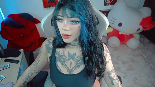 Snapshot of Deadly_Doll chatting on 06/17/26, 10:10 Deadly Doll online show from 06/17/26, 10:10