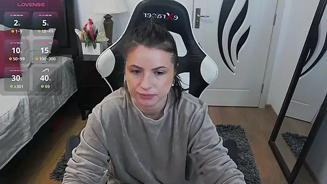 Snapshot of AmyPure_ chatting on 04/22/26, 04:48 AmyPure online show from 04/22/26, 04:48