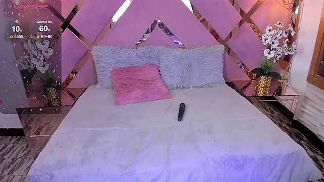 Snapshot of SHANONCLARK chatting on 02/05/25, 07:20 SHANONCLARK online show from 02/05/25, 07:20