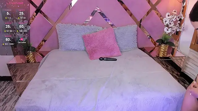 Snapshot of SHANONCLARK chatting on 02/06/25, 07:07 SHANONCLARK online show from 02/06/25, 07:07