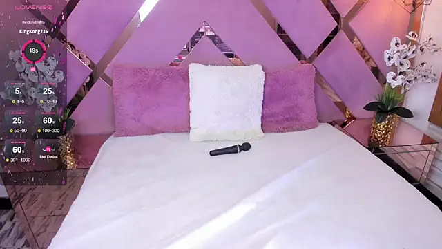 Snapshot of SHANONCLARK chatting on 02/21/25, 01:22 SHANONCLARK online show from 02/21/25, 01:22