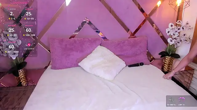 Snapshot of SHANONCLARK chatting on 03/11/25, 07:14 SHANONCLARK online show from 03/11/25, 07:14