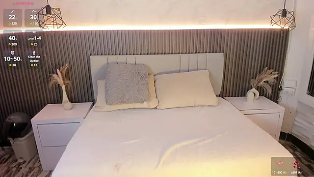 Snapshot of SHANONCLARK chatting on 10/07/25, 07:11 SHANONCLARK online show from 10/07/25, 07:11