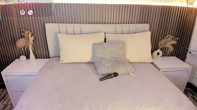 Snapshot of SHANONCLARK chatting on 10/14/25, 07:14 SHANONCLARK online show from 10/14/25, 07:14