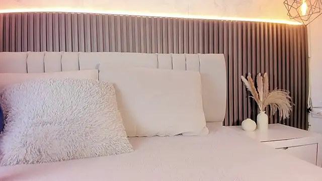 Snapshot of SHANONCLARK chatting on 11/01/25, 06:21 SHANONCLARK online show from 11/01/25, 06:21