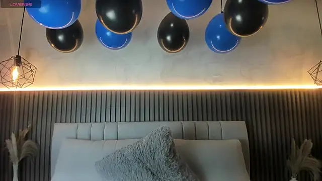 Snapshot of SHANONCLARK chatting on 11/08/25, 06:18 SHANONCLARK online show from 11/08/25, 06:18