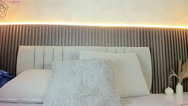 Snapshot of SHANONCLARK chatting on 11/13/25, 07:13 SHANONCLARK online show from 11/13/25, 07:13