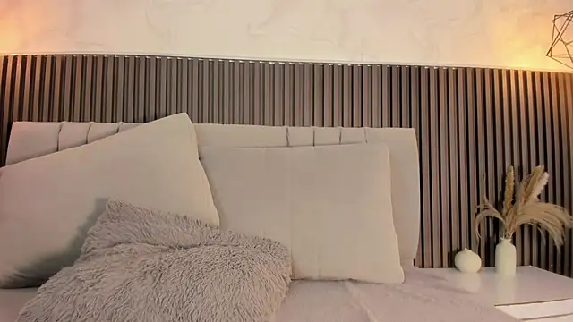 Snapshot of SHANONCLARK chatting on 11/14/25, 07:12 SHANONCLARK online show from 11/14/25, 07:12