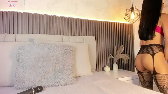 Snapshot of SHANONCLARK chatting on 11/16/25, 06:13 SHANONCLARK online show from 11/16/25, 06:13