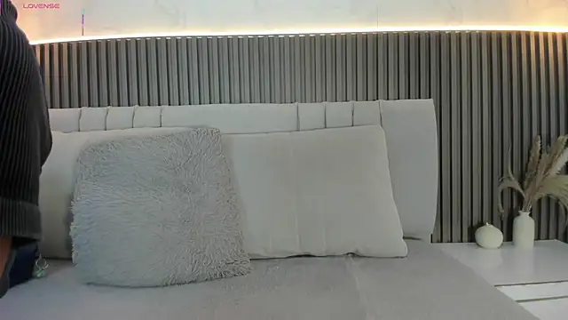 Snapshot of SHANONCLARK chatting on 11/18/25, 07:07 SHANONCLARK online show from 11/18/25, 07:07