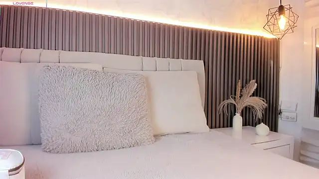 Snapshot of SHANONCLARK chatting on 11/20/25, 07:13 SHANONCLARK online show from 11/20/25, 07:13