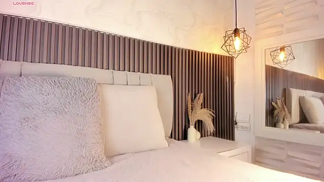 Snapshot of SHANONCLARK chatting on 11/23/25, 11:10 SHANONCLARK online show from 11/23/25, 11:10