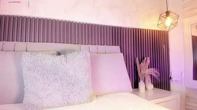 Snapshot of SHANONCLARK chatting on 11/25/25, 07:14 SHANONCLARK online show from 11/25/25, 07:14