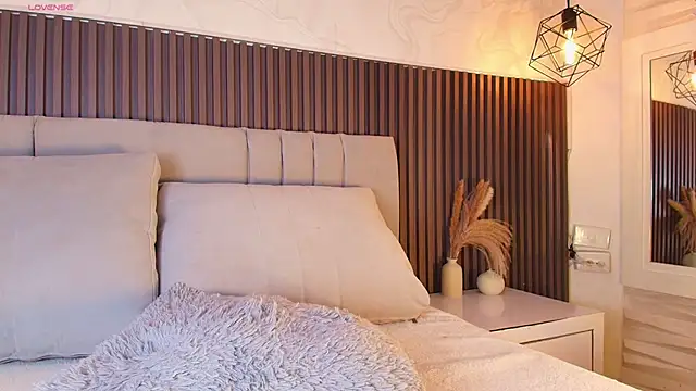 Snapshot of SHANONCLARK chatting on 11/29/25, 06:11 SHANONCLARK online show from 11/29/25, 06:11