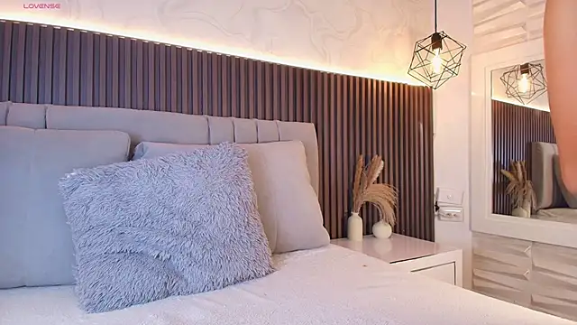 Snapshot of SHANONCLARK chatting on 11/30/25, 11:14 SHANONCLARK online show from 11/30/25, 11:14