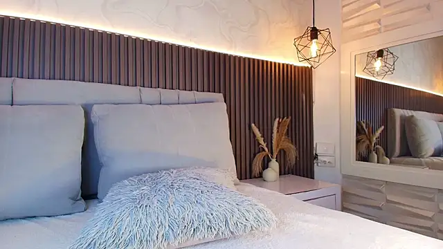 Snapshot of SHANONCLARK chatting on 12/20/25, 05:20 SHANONCLARK online show from 12/20/25, 05:20