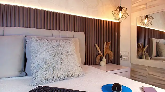 Snapshot of SHANONCLARK chatting on 12/21/25, 11:06 SHANONCLARK online show from 12/21/25, 11:06