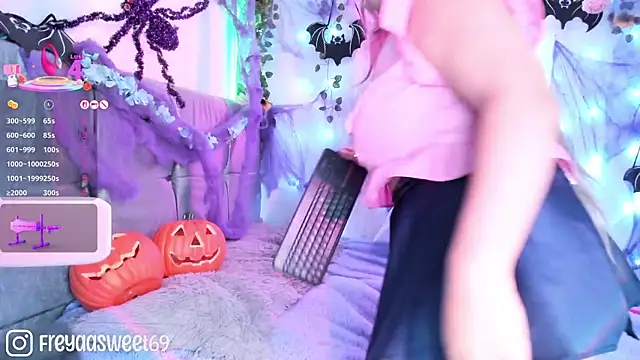 Snapshot of Sweet_freya1 chatting on 10/31/25, 05:19 Sweet freya1 online show from 10/31/25, 05:19