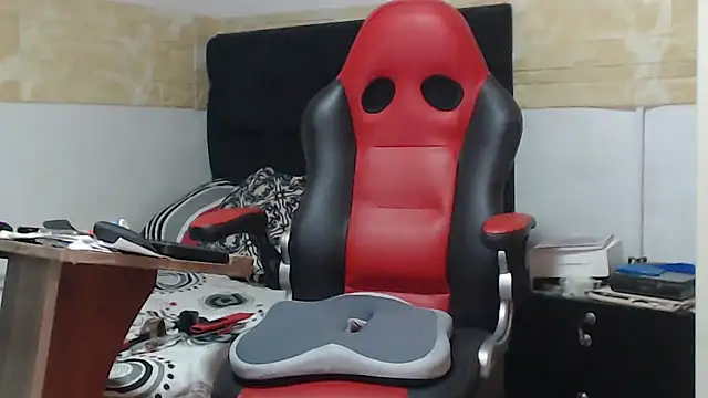 VALENTINO1983  online show from 10/04/25, 04:38