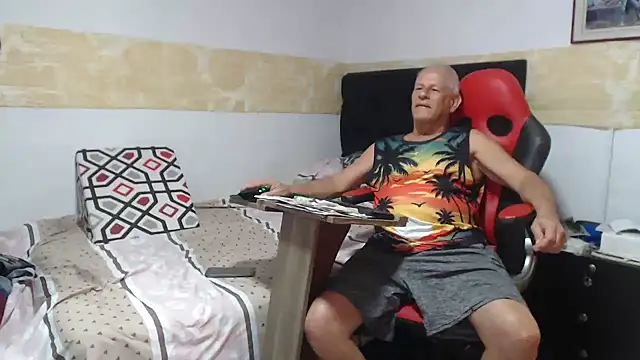 VALENTINO1983  online show from 10/20/25, 09:04