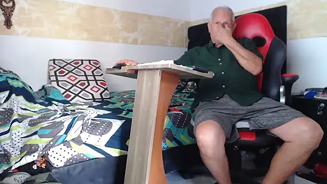 Snapshot of VALENTINO1983_ chatting on 07/16/26, 09:43 VALENTINO1983 online show from 07/16/26, 09:43