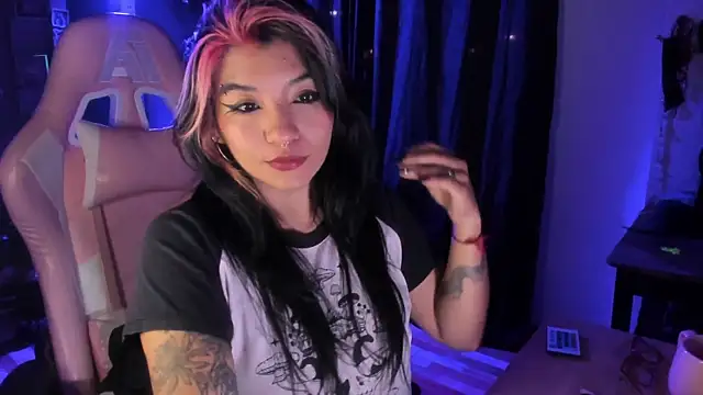 annie walker6 online show from 05/26/26, 02:29