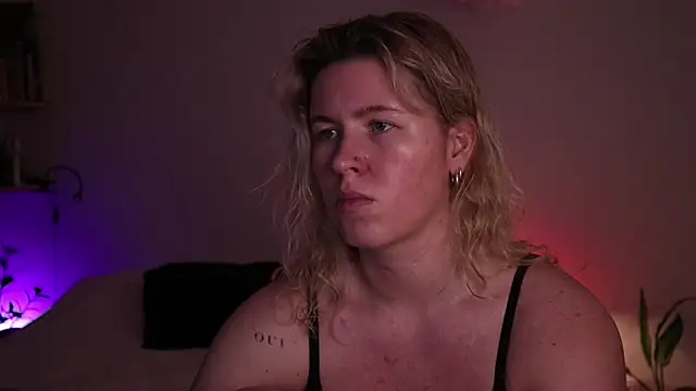 moonamii online show from 11/11/25, 04:18