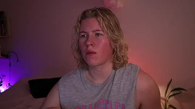 moonamii online show from 12/19/25, 02:57