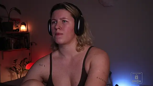 Snapshot of moonamii chatting on 03/04/26, 06:25 moonamii online show from 03/04/26, 06:25