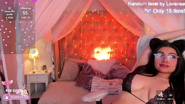 Snapshot of Ellie_Jhonson__ chatting on 03/08/25, 05:11 Ellie Jhonson   online show from 03/08/25, 05:11