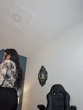 Snapshot of Ellie_Jhonson__ chatting on 09/30/25, 10:26 Ellie Jhonson   online show from 09/30/25, 10:26