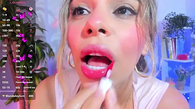 crisbell lopez online show from 05/18/26, 01:45