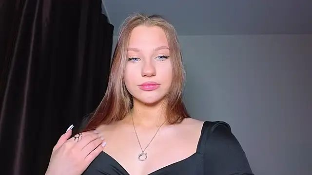 Snapshot of MiaKeler chatting on 02/12/25, 09:33 MiaKeler online show from 02/12/25, 09:33