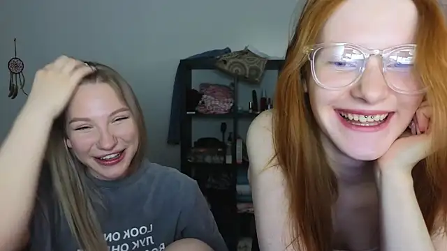 Snapshot of MiaKeler chatting on 03/13/25, 05:39 MiaKeler online show from 03/13/25, 05:39