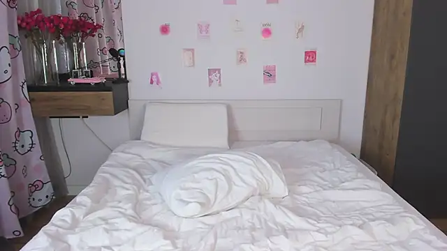 Snapshot of MiaKeler chatting on 06/10/26, 04:06 MiaKeler online show from 06/10/26, 04:06