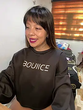Snapshot of Bruja_lu chatting on 02/04/25, 04:29 Bruja lu online show from 02/04/25, 04:29
