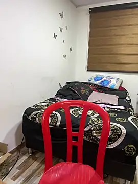 Snapshot of Bruja_lu chatting on 02/04/25, 11:06 Bruja lu online show from 02/04/25, 11:06