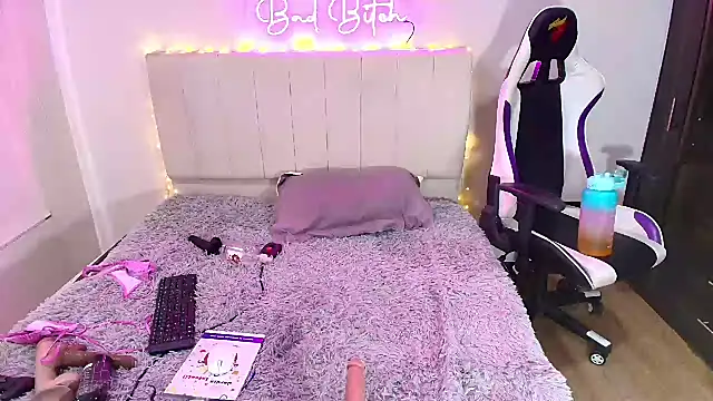 a belladanger online show from 12/22/24, 08:25