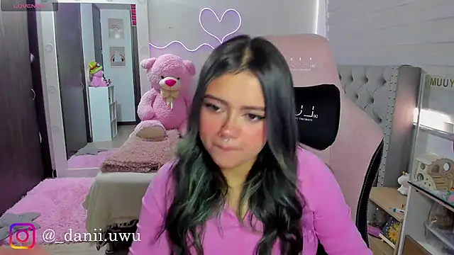 Snapshot of CuteDani_ chatting on 07/15/26, 05:18 CuteDani online show from 07/15/26, 05:18