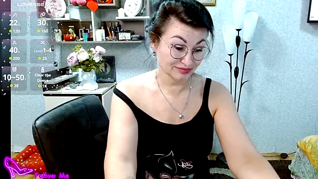 BeatriksS online show from 10/28/25, 04:09