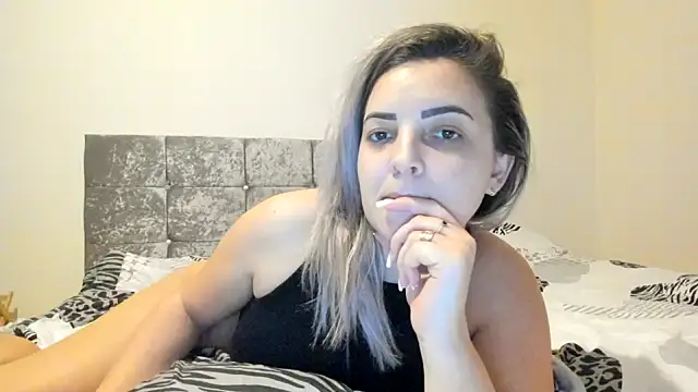 Snapshot of leilahot14 chatting on 01/15/25, 02:24 leilahot14 online show from 01/15/25, 02:24