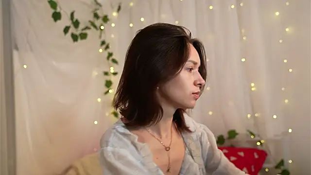 Snapshot of VivianLy_ chatting on 01/15/25, 07:48 VivianLy online show from 01/15/25, 07:48