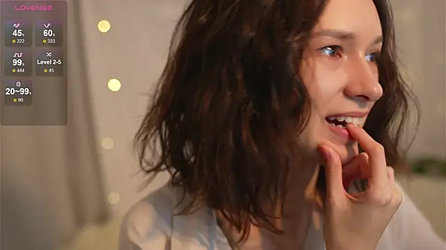 Snapshot of VivianLy_ chatting on 01/30/25, 10:40 VivianLy online show from 01/30/25, 10:40