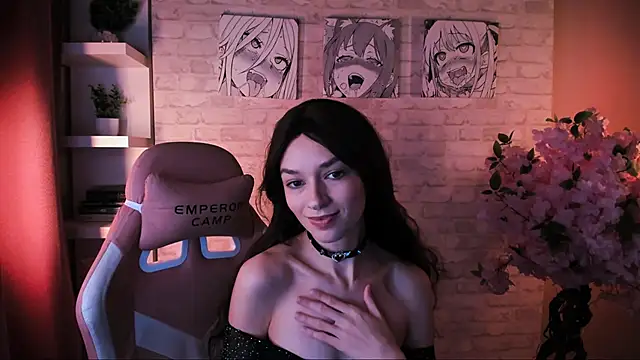 VivianLy  online show from 11/28/25, 11:13