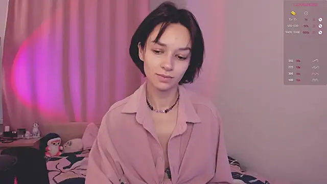 VivianLy  online show from 12/04/25, 12:14