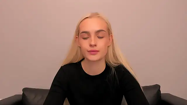 OliviaKisss online show from 11/28/25, 08:00