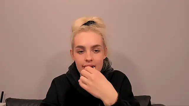 OliviaKisss online show from 02/13/26, 07:43