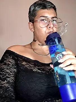 Yessi rousse online show from 01/11/26, 11:32