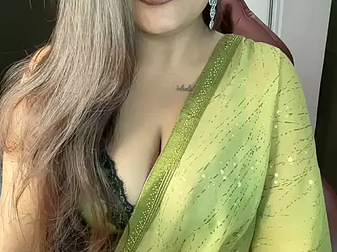 Snapshot of shanayaaa_1 chatting on 02/16/26, 07:10 shanayaaa 1 online show from 02/16/26, 07:10