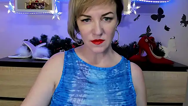 Snapshot of feliziaDesire chatting on 01/02/25, 02:02 feliziaDesire online show from 01/02/25, 02:02